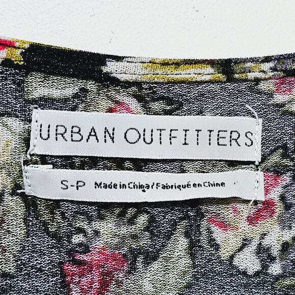 Urban Outfitters Top Cropped Smocked Long Sleeve Floral Boho V-neck Women's Sz S - Picture 4 of 6